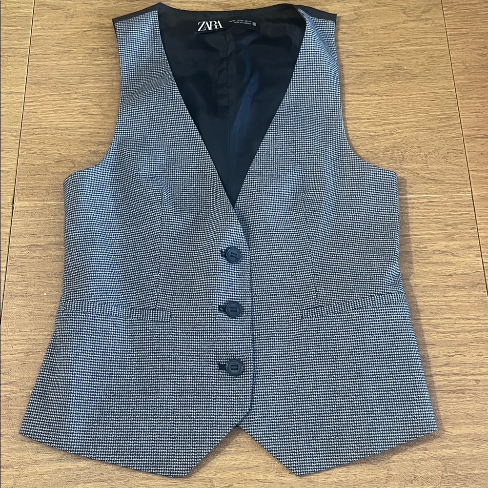 Zara Woman’s Black and Gray Houndstooth Vest, V-Neck Button Front, Sz XS